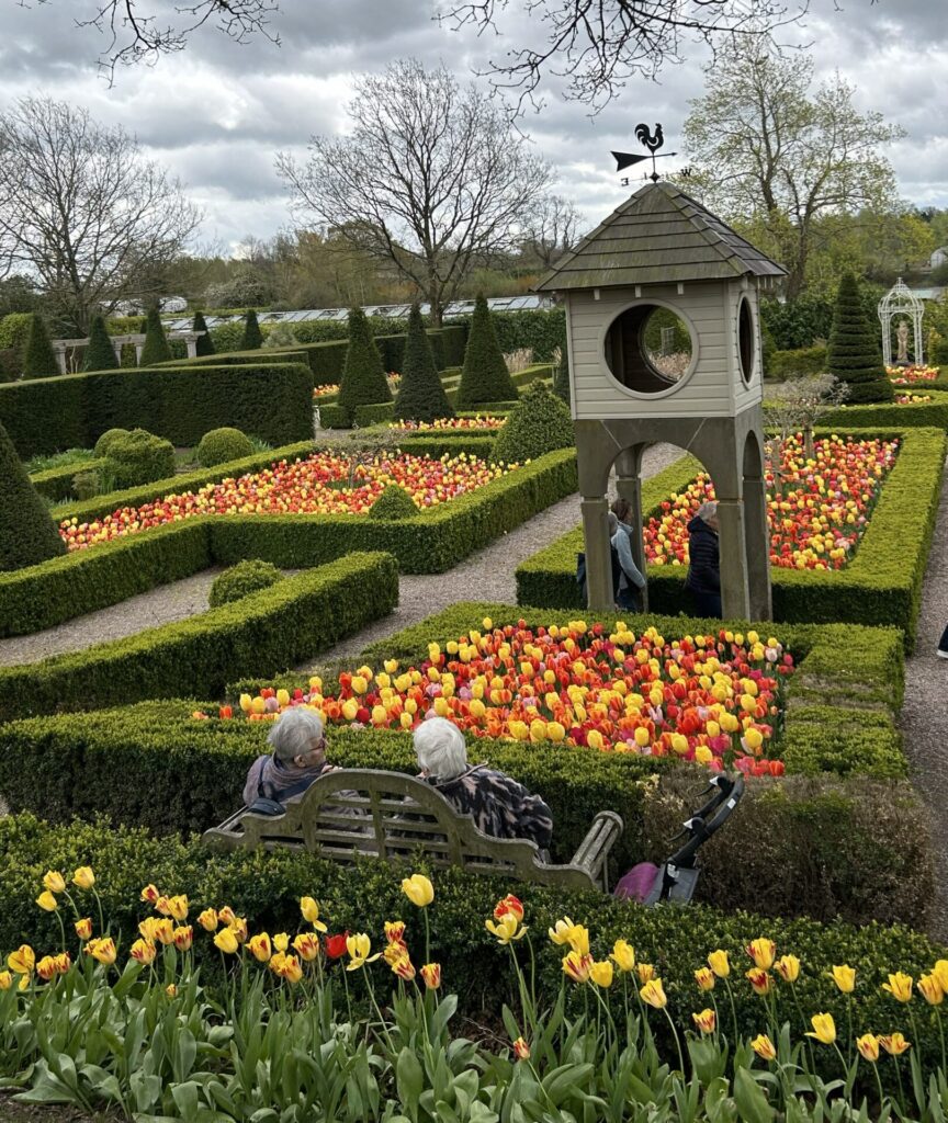 Bridgewater show Gardens - Victorian Garden - time for a chat